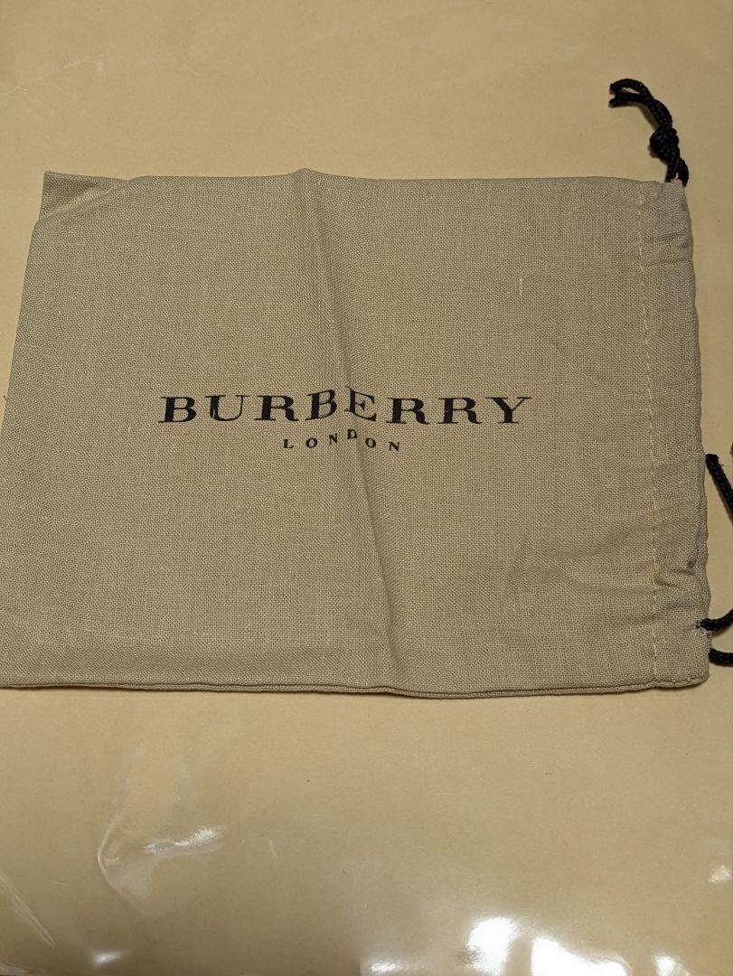 BURBERRY チェック柄 二つ折り財布 未使用　箱　袋付き