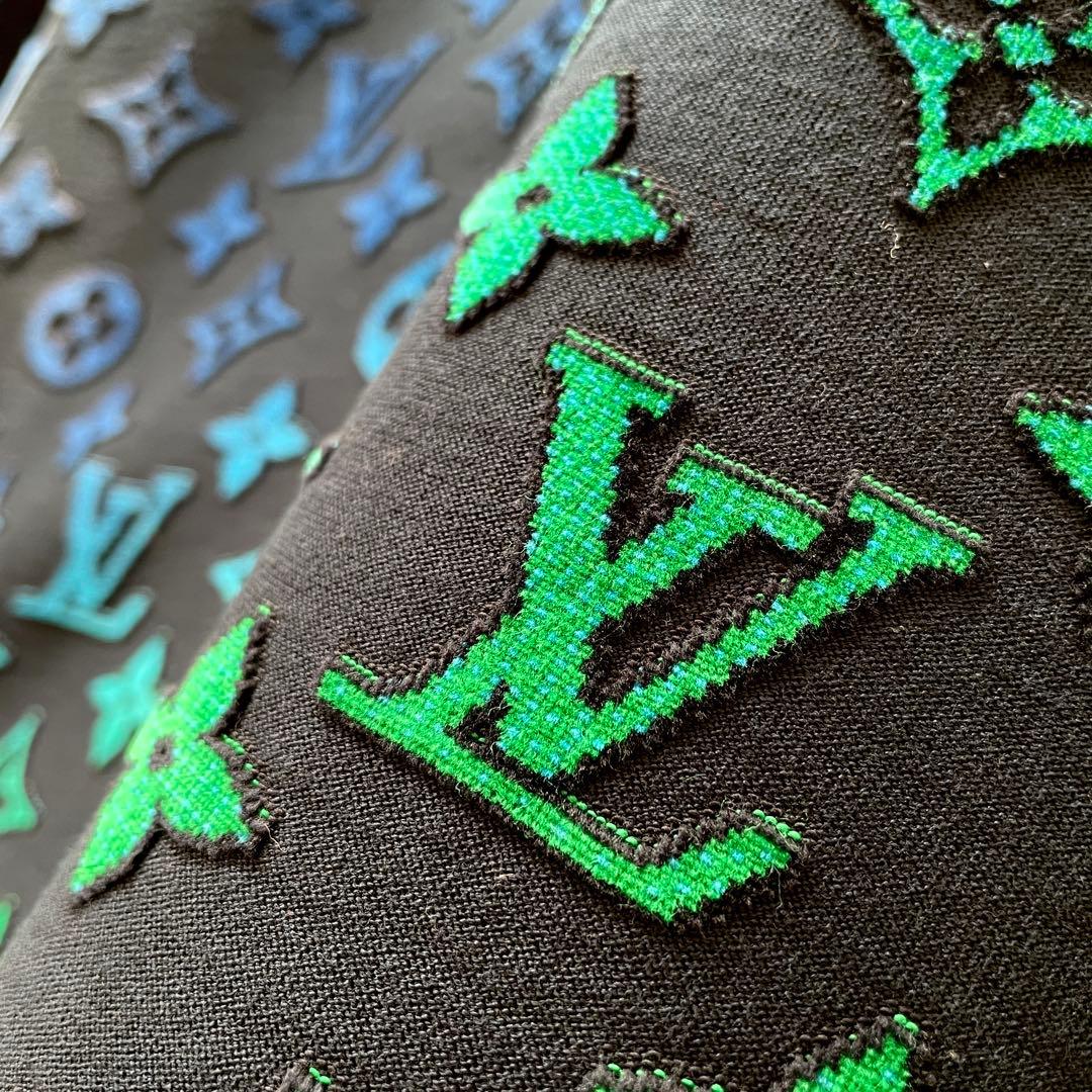 美品 希少 XXLサイズ ルイヴィトン グラデーションモノグラムスウェット 美品 希少 XXLサイズ ルイヴィトン グラデーションモノグラムスウェット