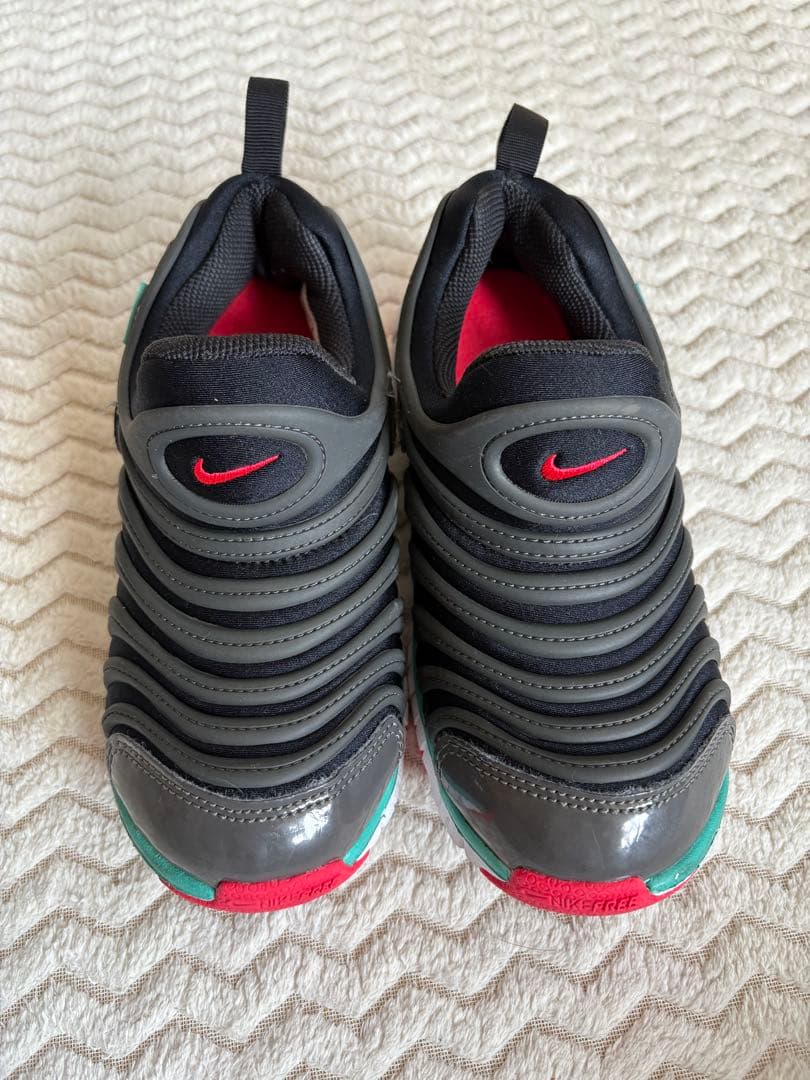 新品 NIKE ダイナモ フリー 20.5cm ブラック × レッド ナイキ スニーカー 343738-015 即決 ナイキ ダイナモフリー １９cm ２０cm ブラック NIKE✓ ダイナモフリー