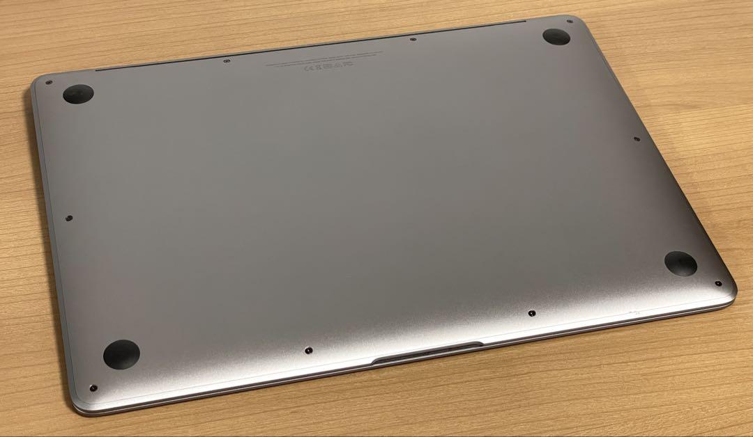 美品／MacBook Air 2019／メモリ8GB SSD128GB／充電器付