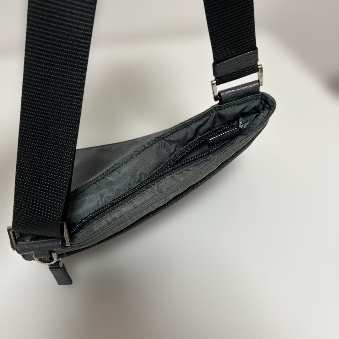 PRADA ショルダーバッグ グレー