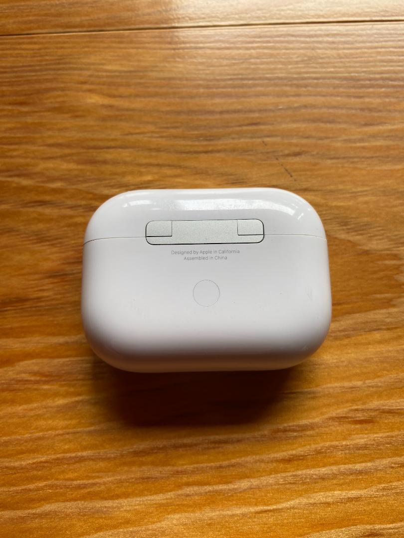 Apple Airpods pro 第一世代　※両耳装着時ノイズ有り Apple Airpods pro 第一世代※両耳装着時ノイズ有り