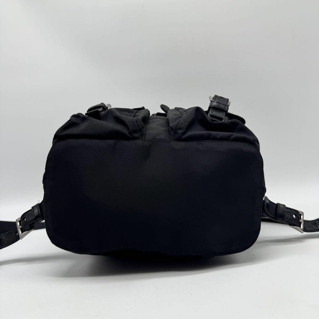 美品✨プラダ リュックサック　三角ロゴ ナイロン レザー 黒　大容量　白タグ31 極上美品✨】プラダ リュック 三角ロゴ 巾着 テスートナイロン