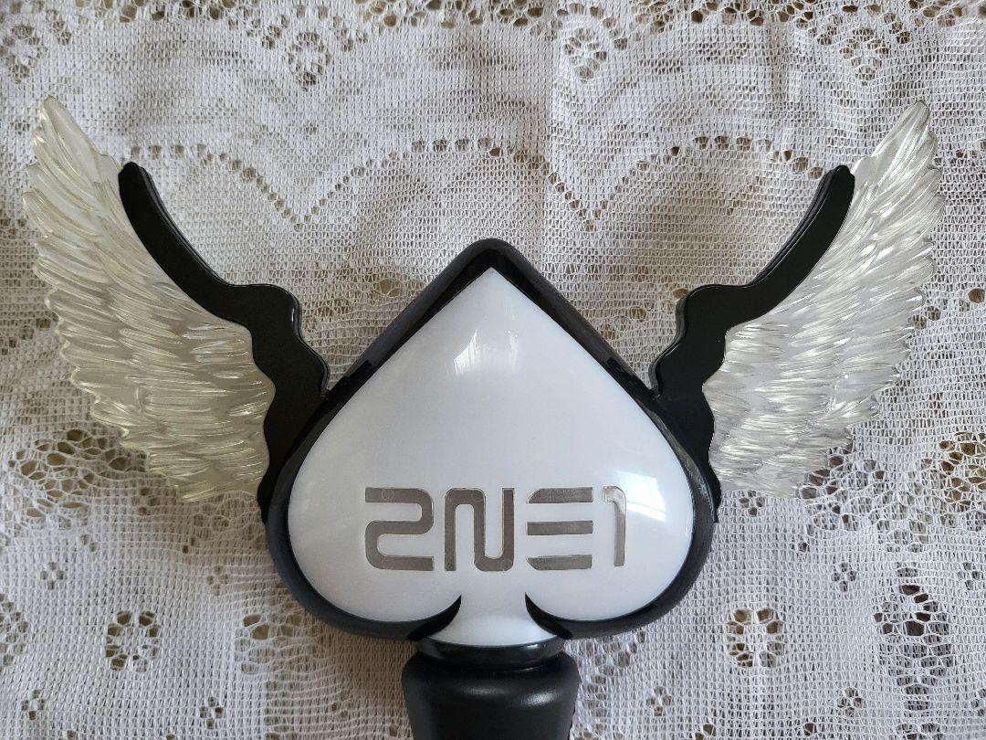 2NE1 ペンライト 2本セット ホワイト ブラック K-POP/アジア