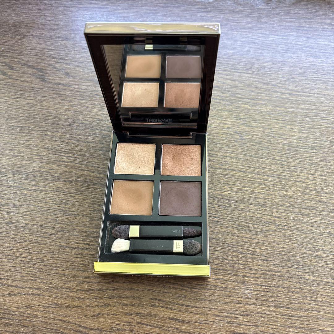 TOM FORD アイシャドウ アイカラークォード 28 ドゥラクレーム