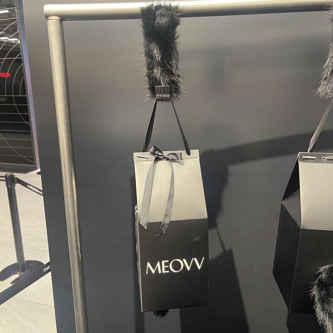サイン入り MEOVV 韓国ポップアップ DEBUT キーリング①