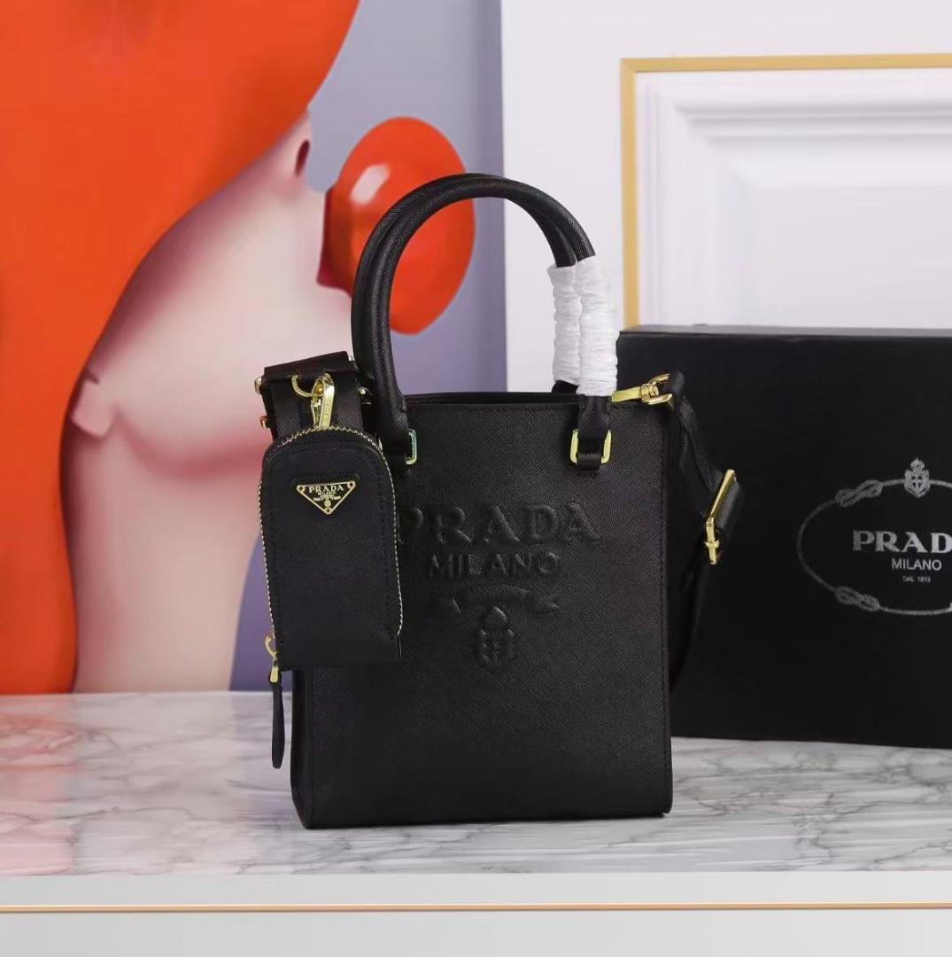 PRADA ミニレザーバッグ ブラック