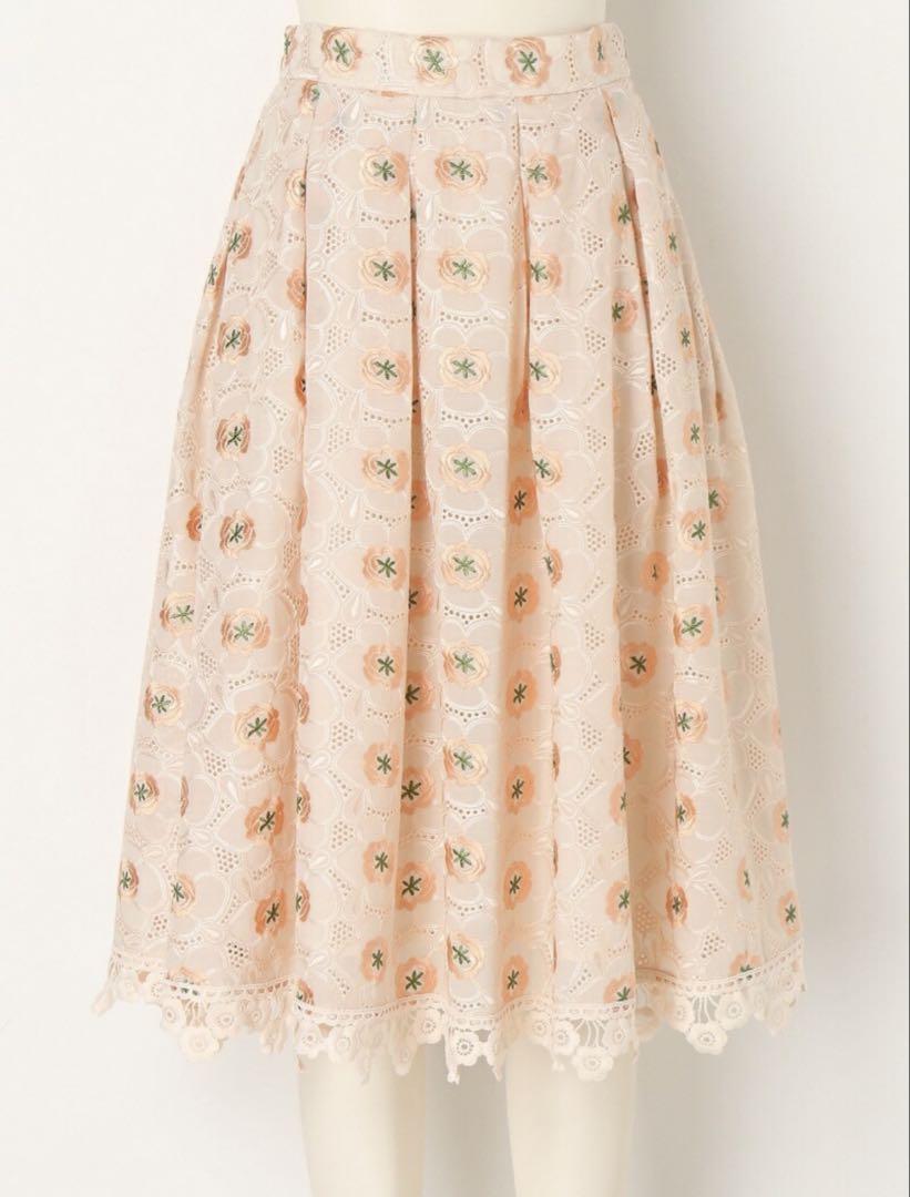 お花刺繍ミディアム丈スカート