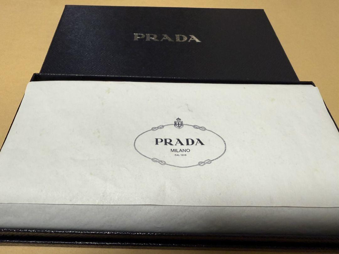 PRADA プラダ 長財布 箱付き