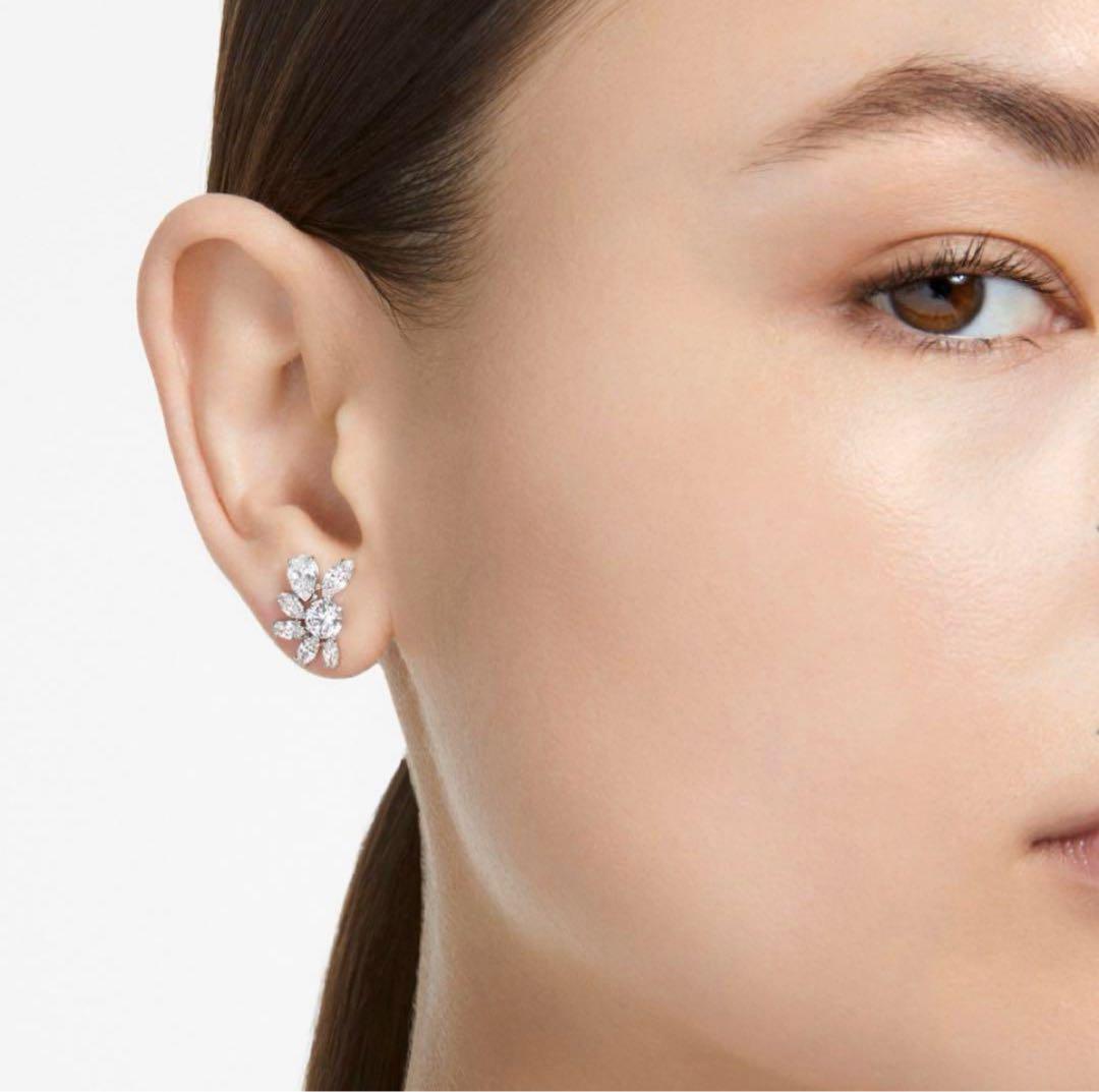 Swarovski gema フラワースタッドピアス最終値下げ