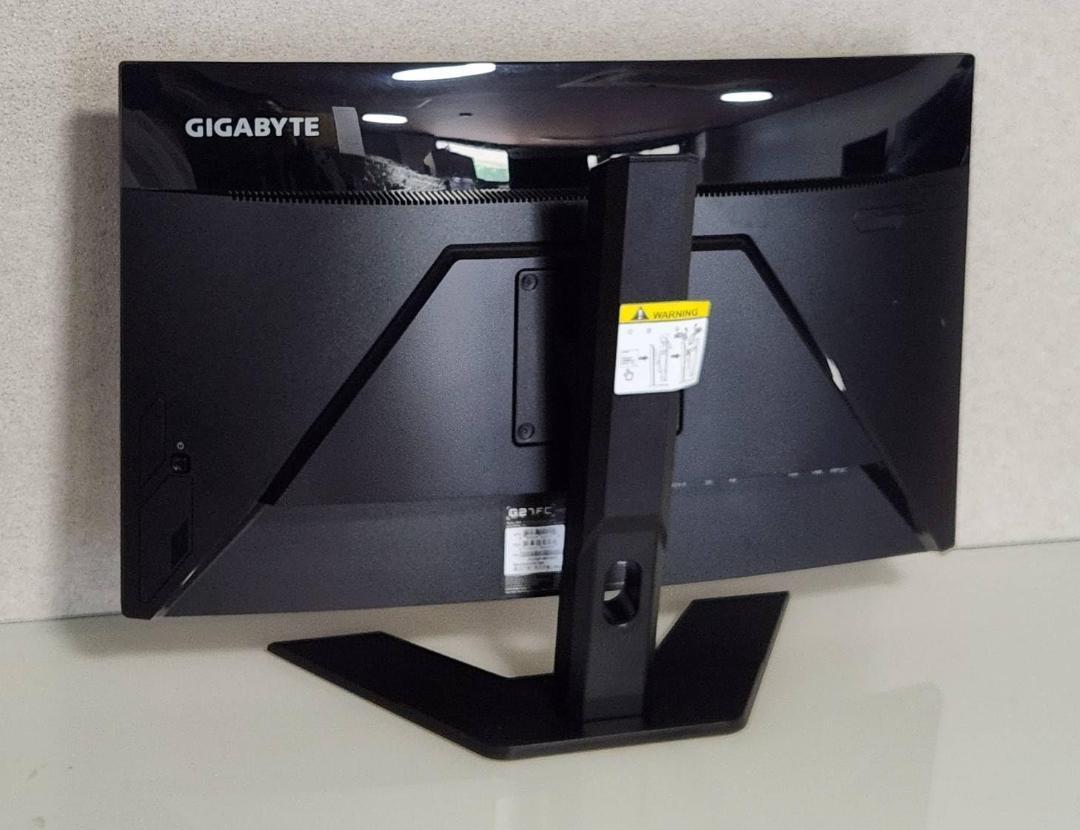 美品 GIGABYTE 27型湾曲ゲーミングモニター G27FC A 165Hz Amazon.co.jp: ゲーミングモニター GIGABYTE G27FC A Gaming