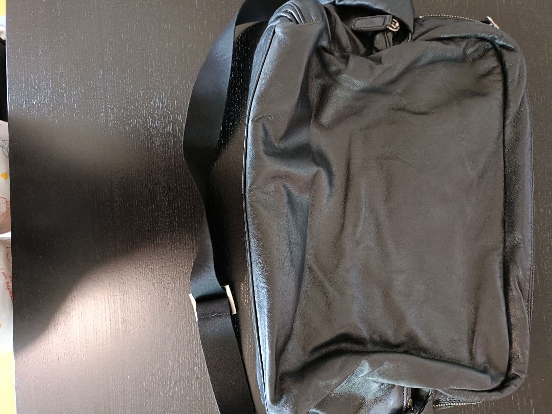 エンポリオ　アルマーニ　レザーショルダーバッグ 黒 保存袋付き