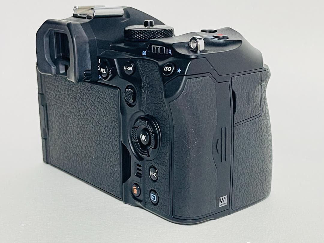 【シャッター回数1,430回】OLYMPUS OM-1 ミラーレス一眼カメラ 【シャッター回数1,430回】OLYMPUS OM-1 ミラーレス一眼カメラ