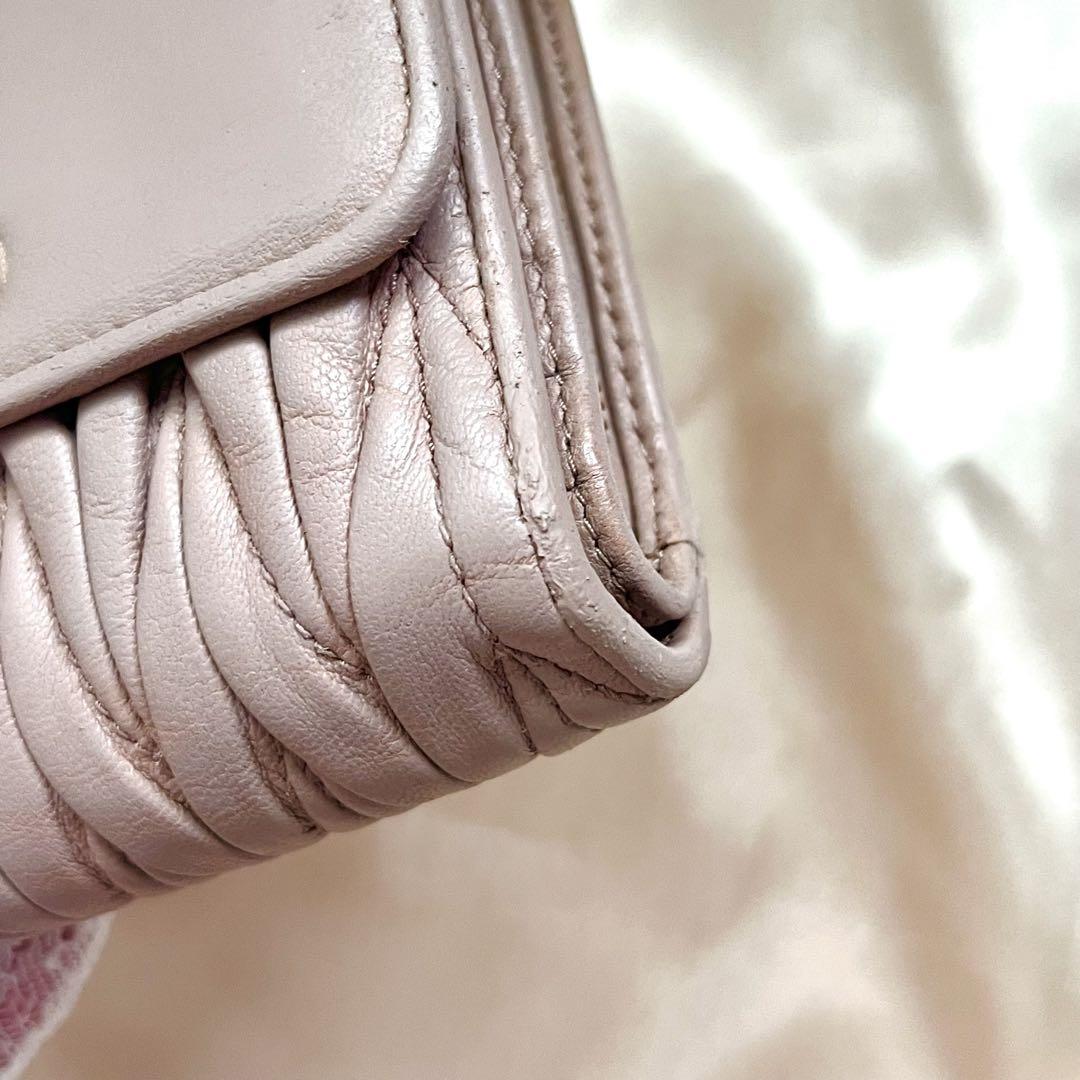 美品 miu miu 三つ折り財布 くすみピンクベージュ 箱付き