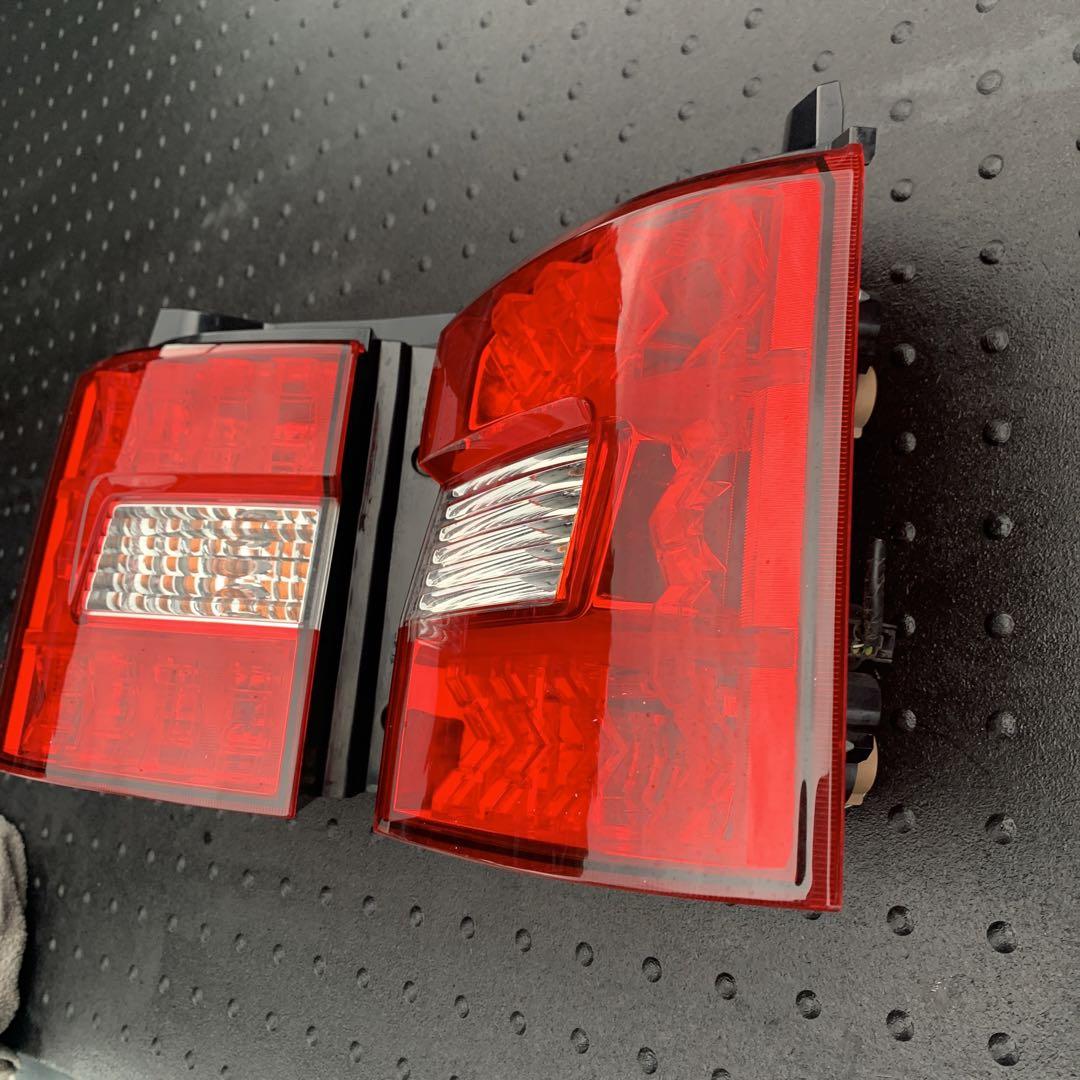 ミツビシ　三菱　デリカ　D5  CV5W  純正リアテール　左右セット　中古品