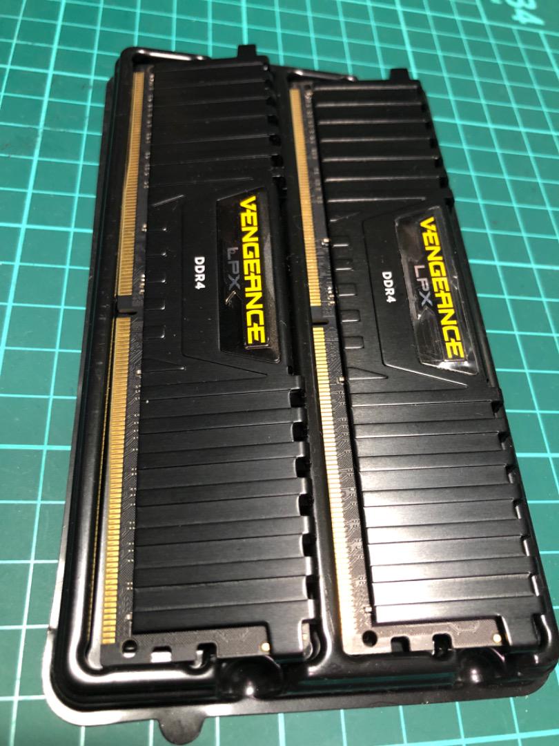 【動作確認済】CorsairDDR4 32GB (16GBx2) 3000MHz