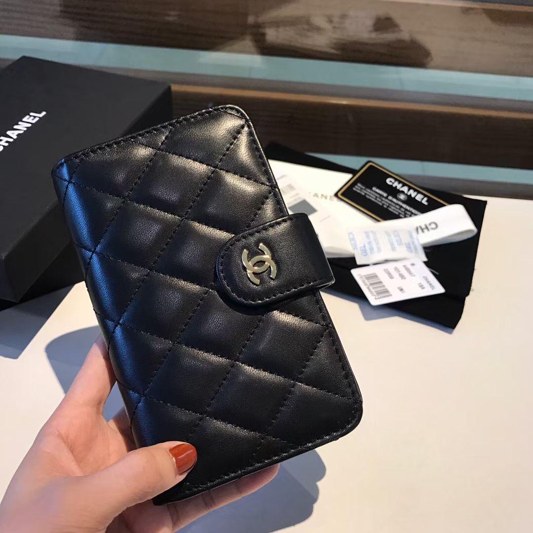 シャネル（CHANEL）二つ折り財布