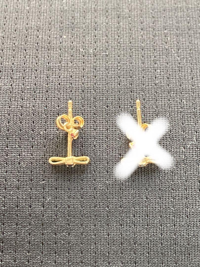 片耳！e.m. little emblem 18Kリボンサファイヤキャッチピアス