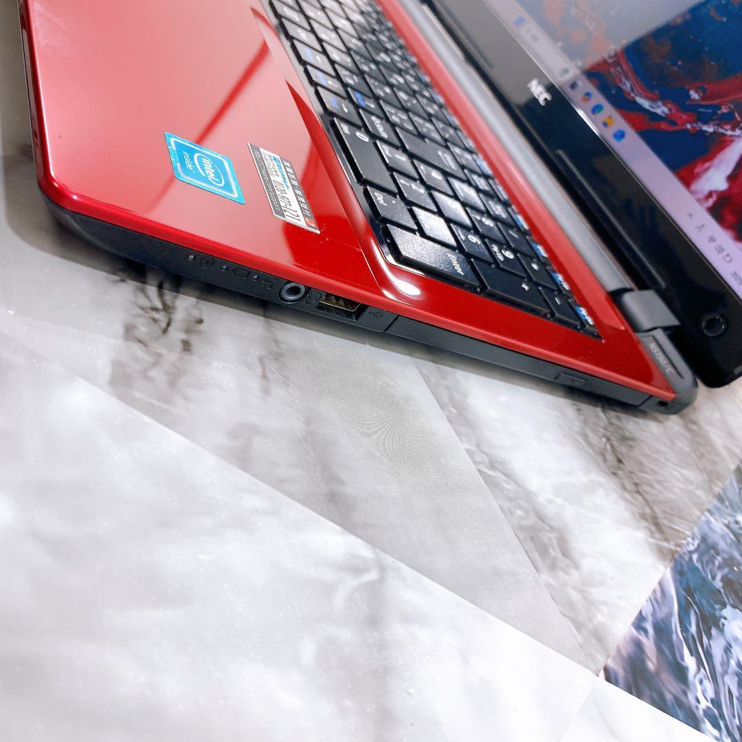 可愛い赤❤薄型ノートパソコン　快適新品SSD　カメラ・オフィス付き　初心者⭕ 美品✨️ 可愛い赤❣️薄型ノートパソコン✨カメラ付きSSD