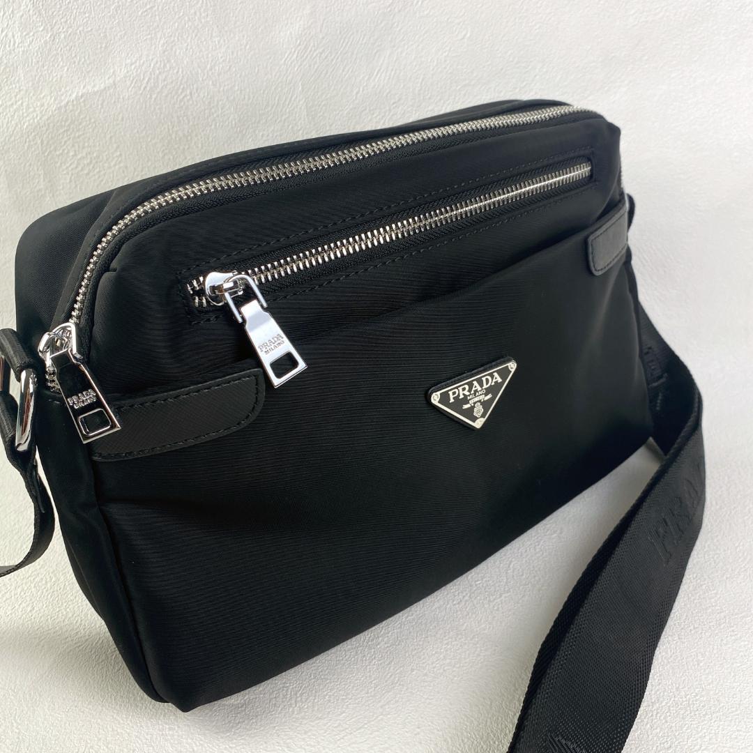 美品 PRADA ブラック ショルダーバッグ
