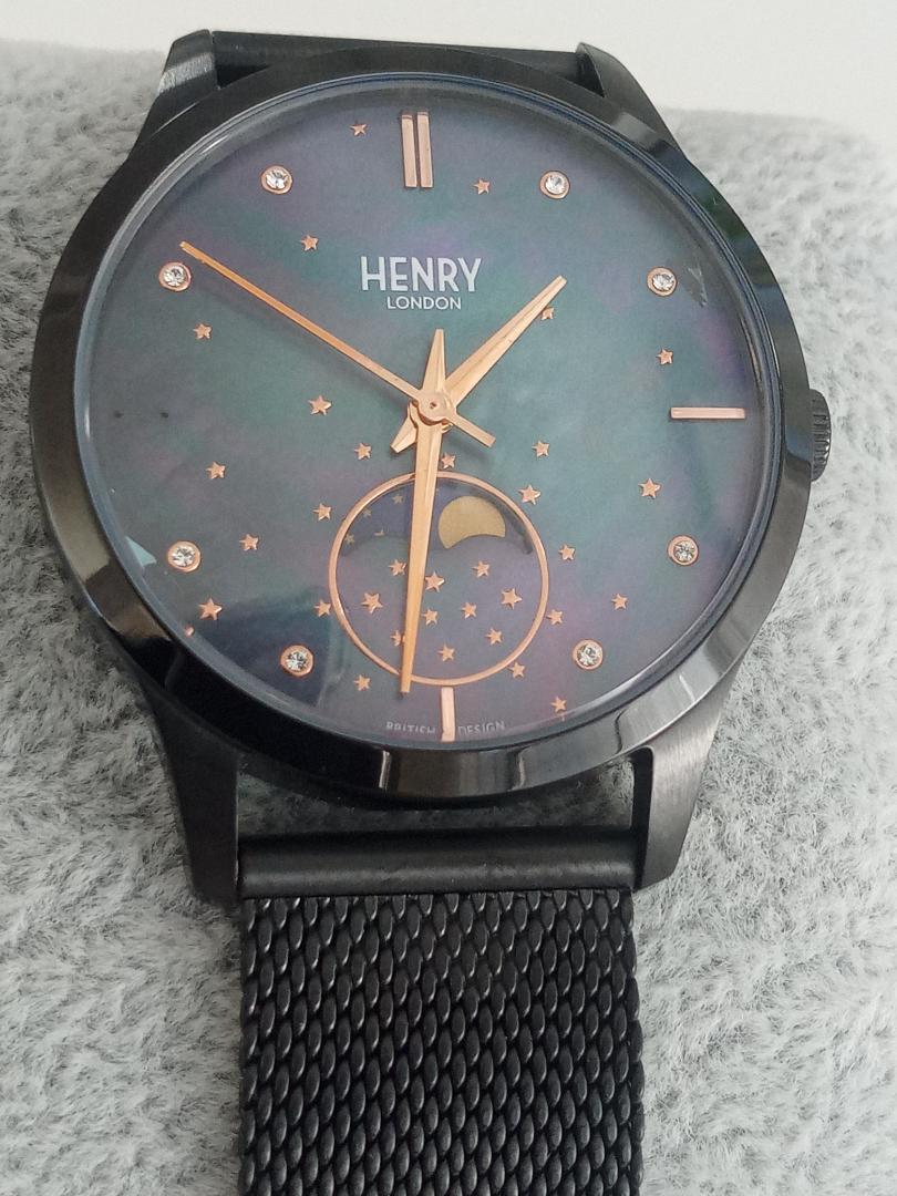 Henry London のムーンフェイズアナログ時計 - 新作時計