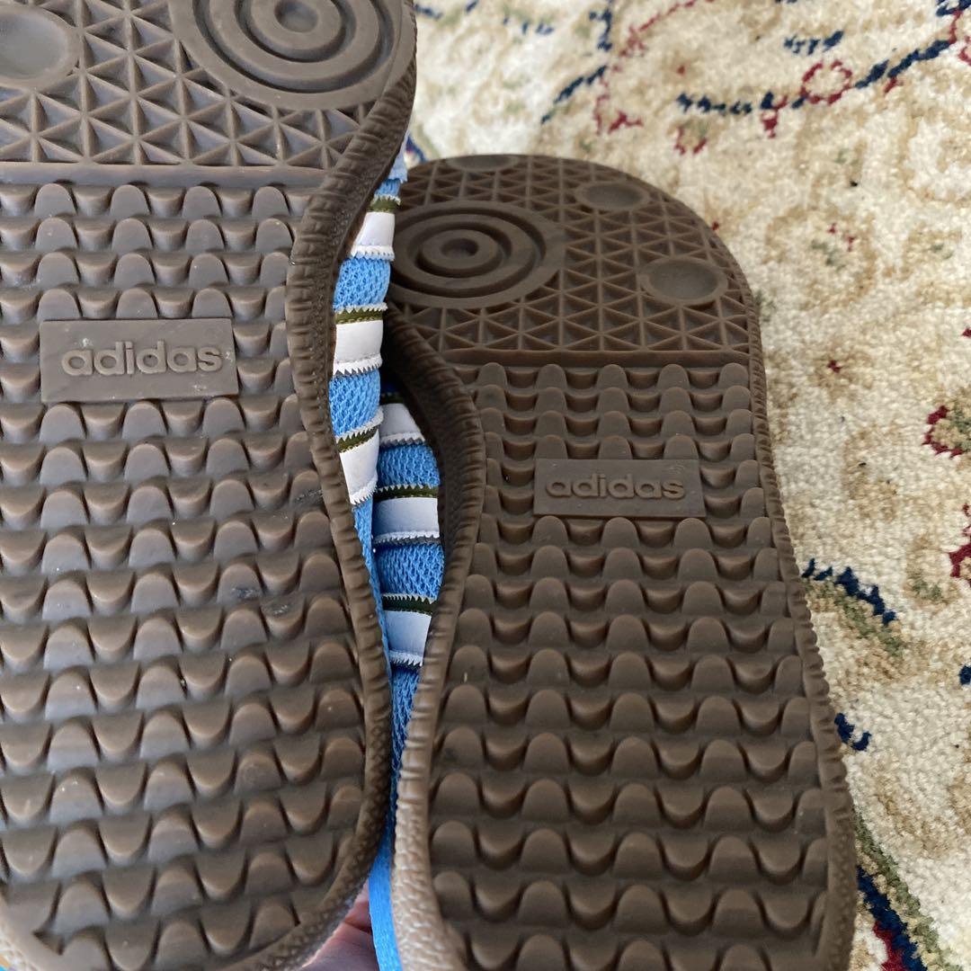 adidas スエード スニーカー 青