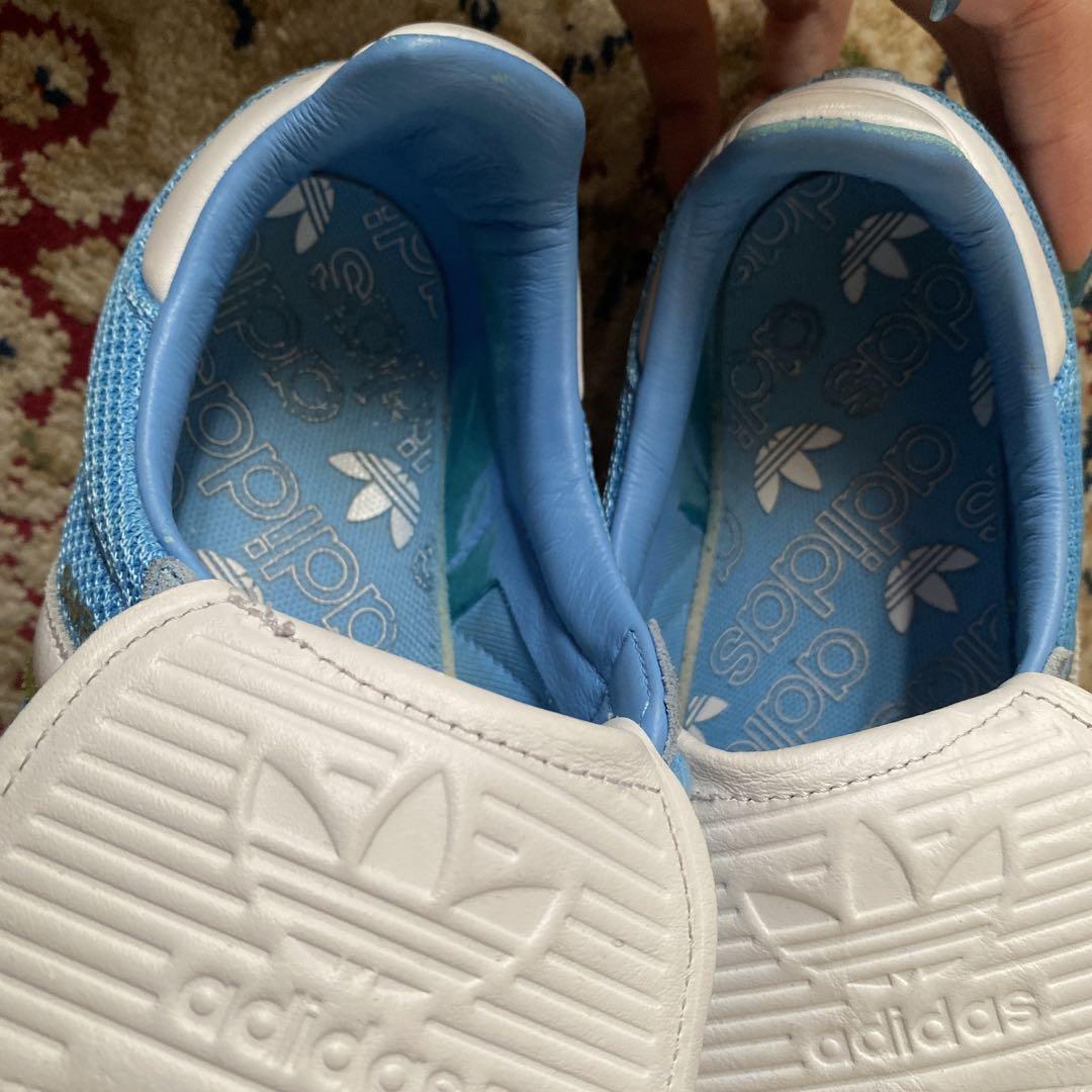 adidas スエード スニーカー 青