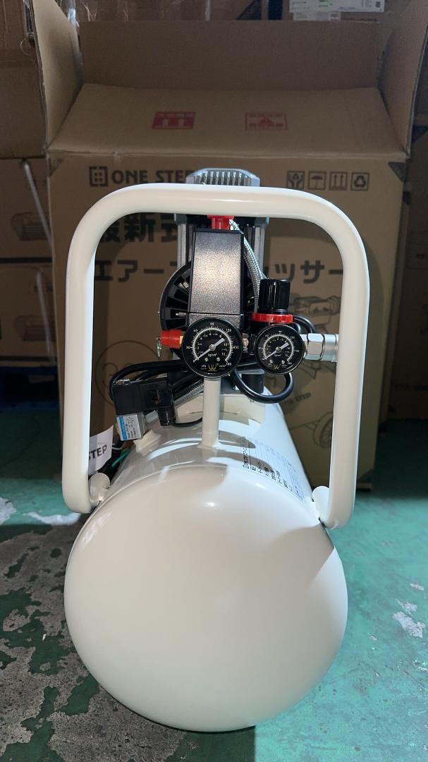 中古　コンプレッサー 100v 静音 オイルレス 30L