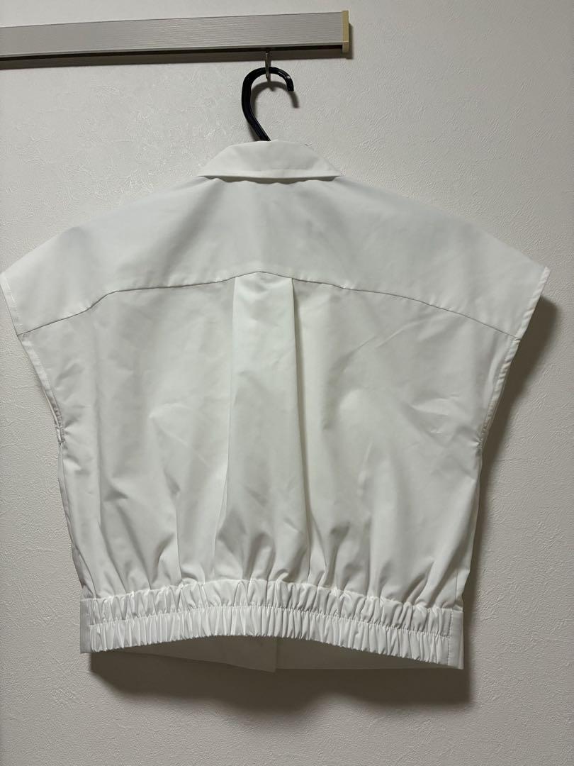ハーリップトゥ Trois Logo Cropped Shirt 01_2796_2_1024x.jpg?v=1750656884