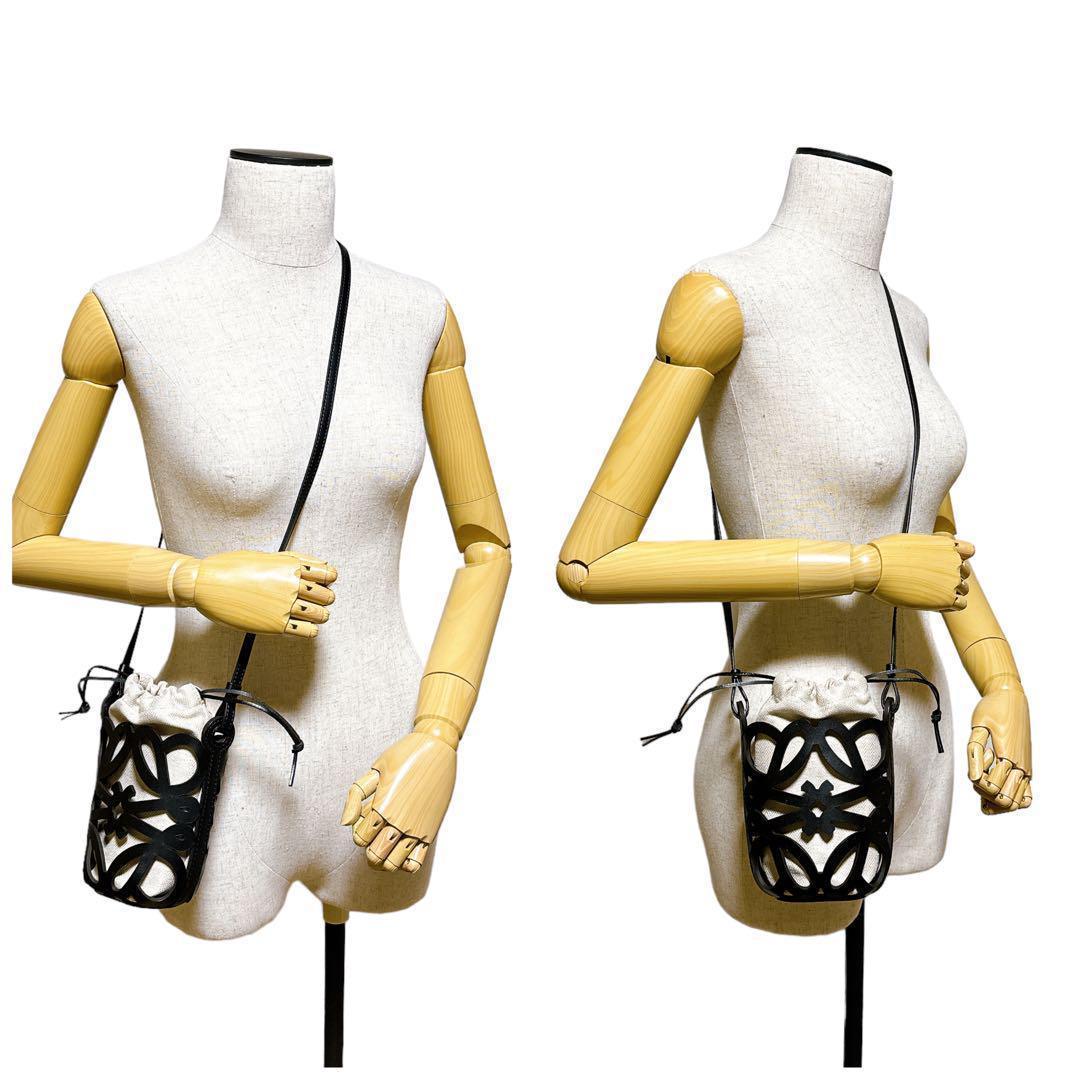 ロエベ ショルダーバッグ C922Y62X02 アナグラムカットアウト ポケット ロエベ ショルダーバッグ C922Y62X02 アナグラムカットアウト ポケット