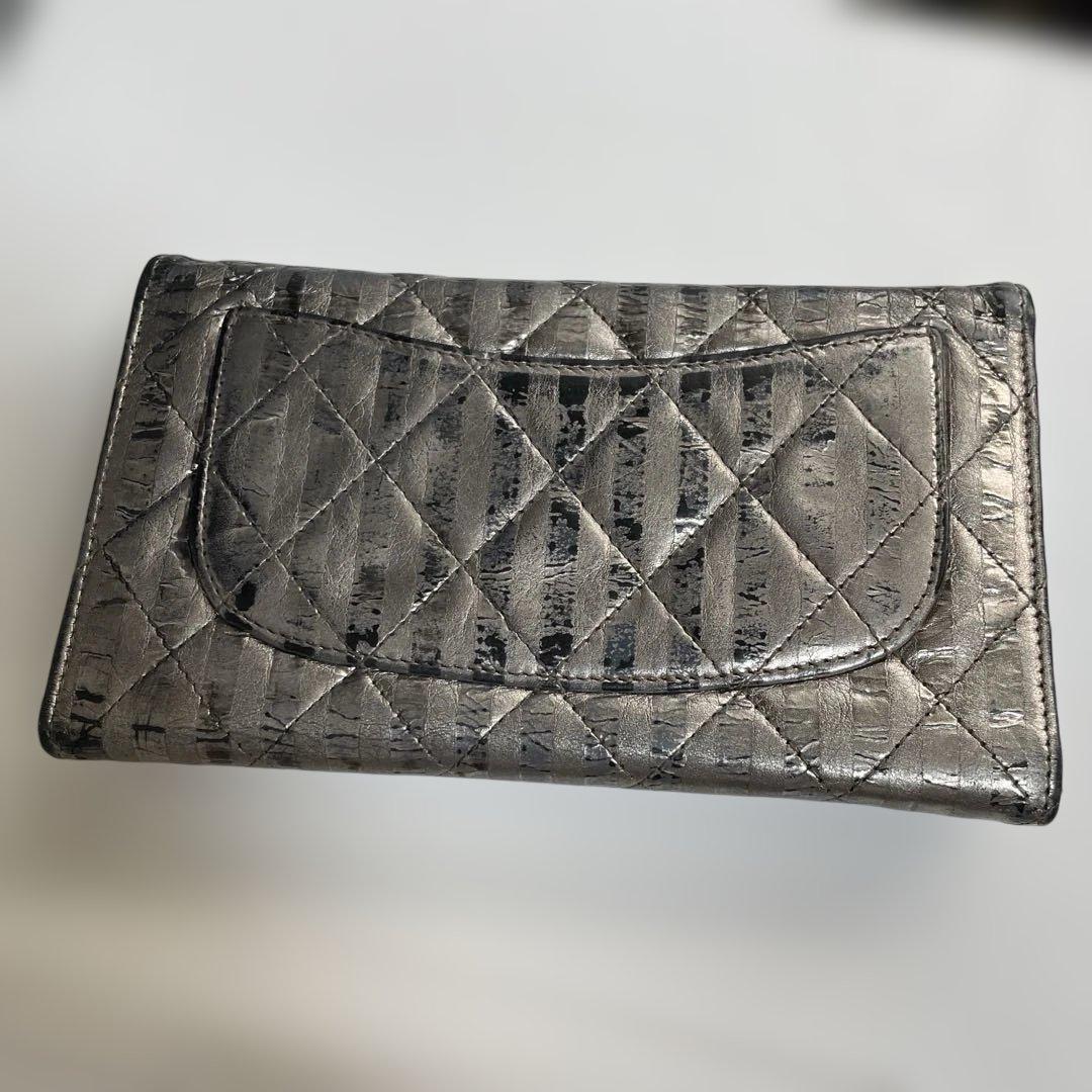 シャネル　シルバー　長財布　ストライプ