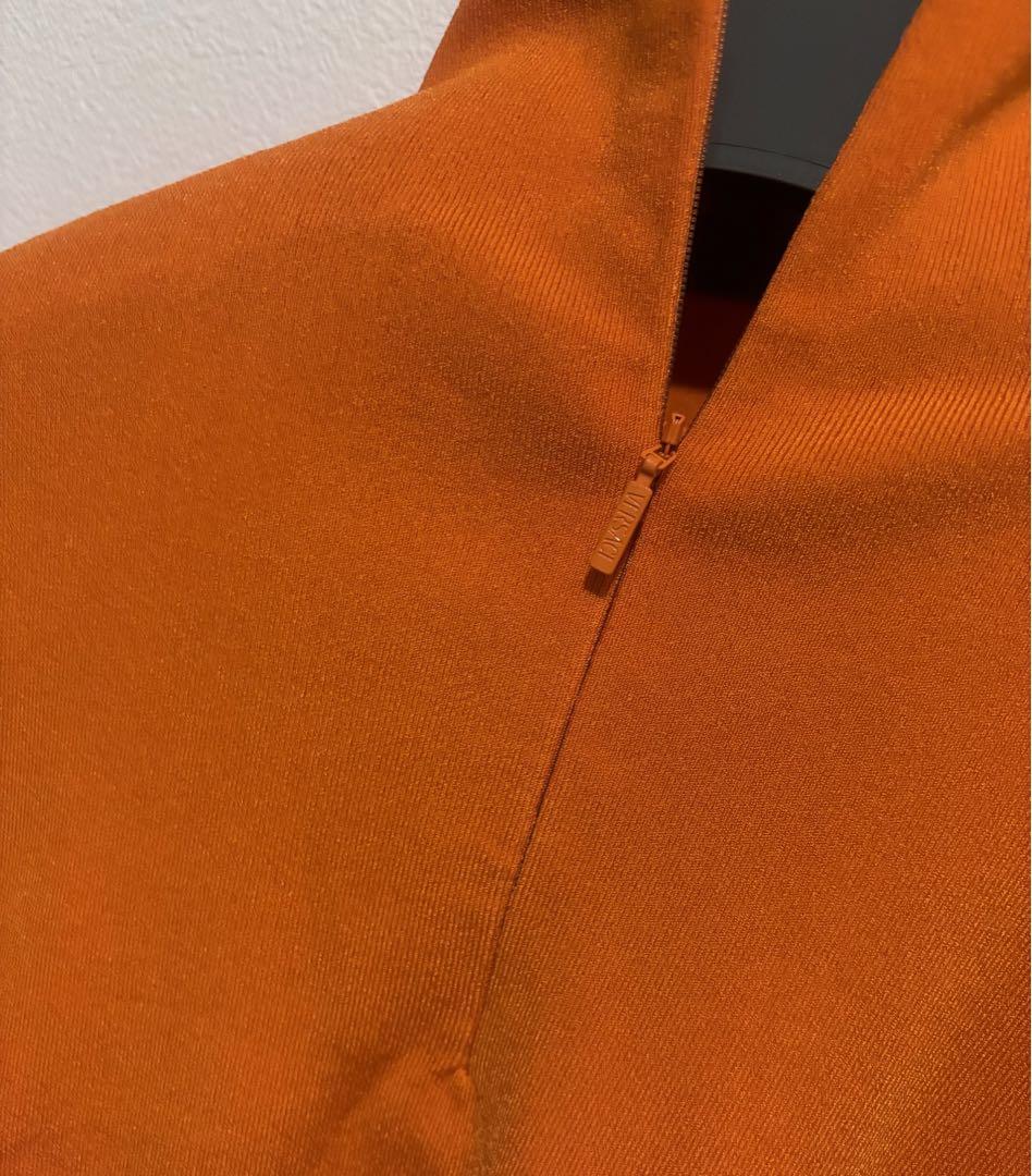 【極上美品】VERSACE ヴェルサーチ ハイネックニット　オレンジ　38