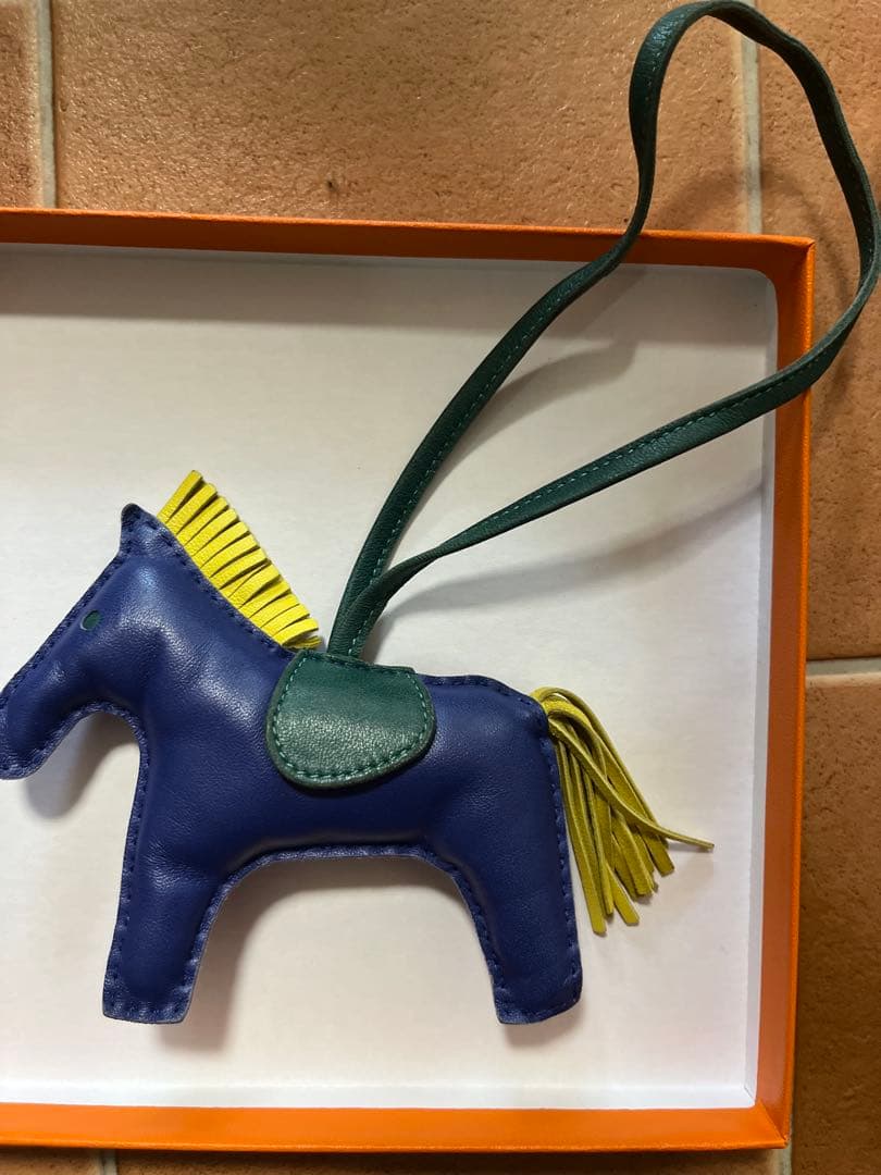 HERMES 馬型レザーチャーム ロデオ M M HERMES 馬型レザーチャーム ロデオ M M