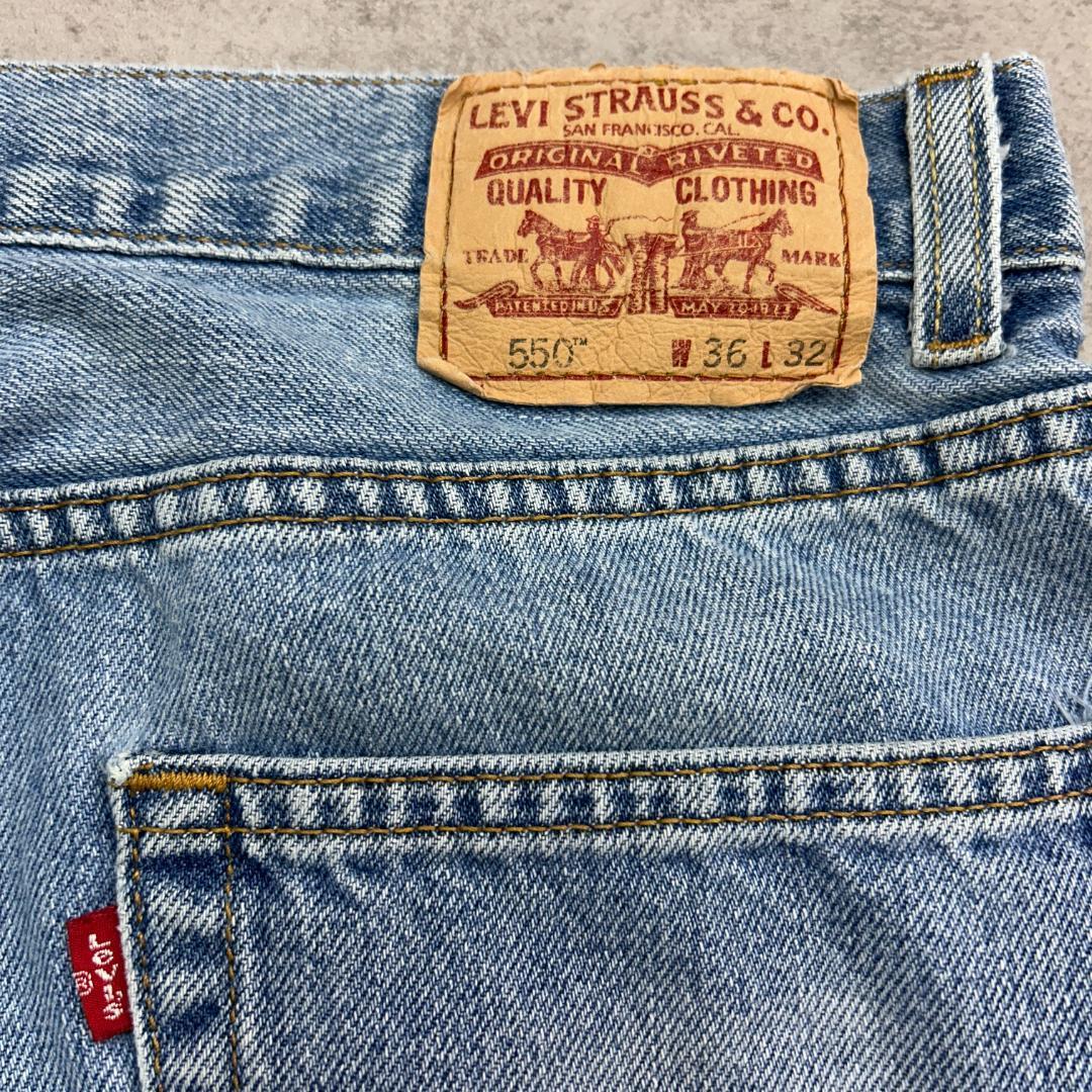 00s　リーバイス550　デニムパンツ　ハイチ製　古着　水色　W36 L32