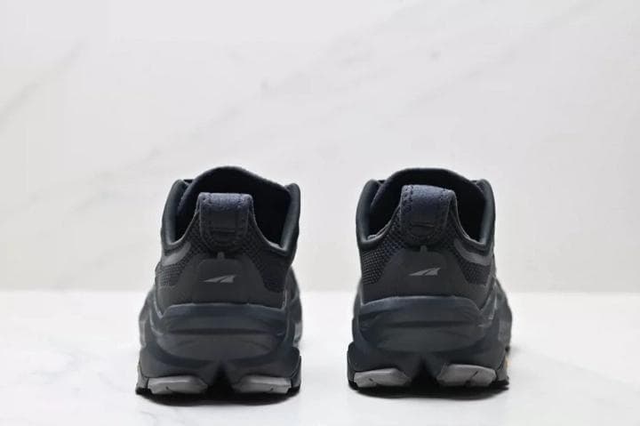 【ALTRA】オリンパス6 黒 42 クッション防滑ラン靴