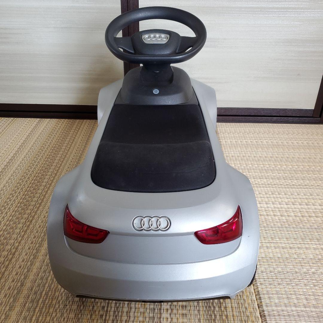 アウディ純正 乗用玩具 シルバー 子ども 乗り物 足けり 車 Audi
