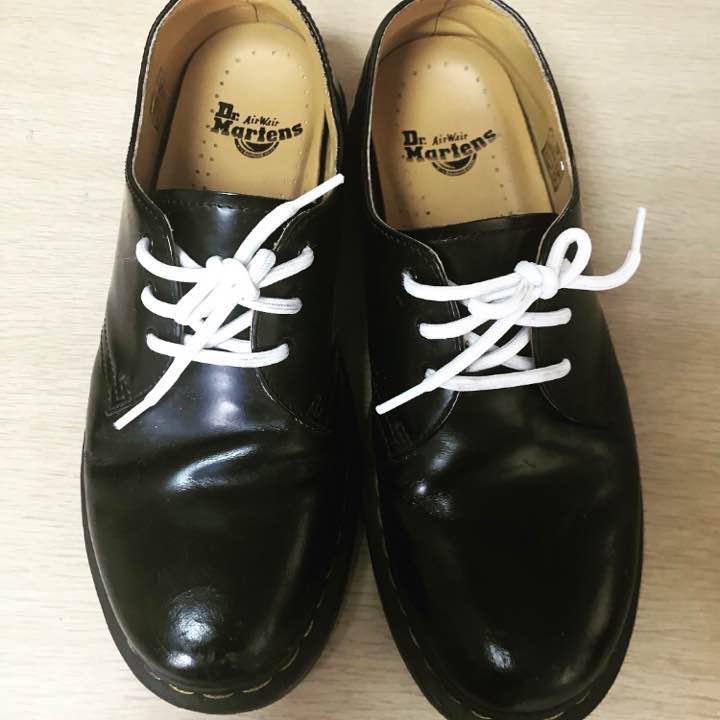 ドクターマーチン 3ホール 靴紐白 dr.martens(¥5,500) , メルカリ スマホでかんたん フリマアプリ