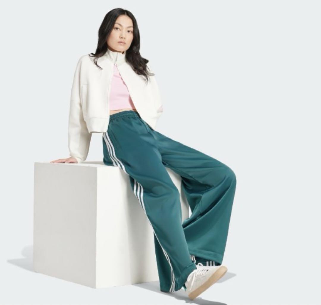 adidasアディ