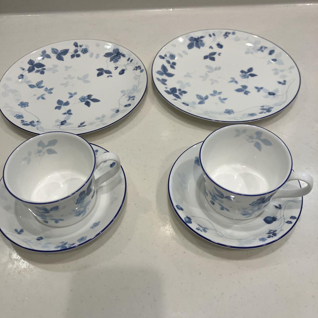 WEDGWOOD STRAWBERRY BLUE カップ・ソーサーセット