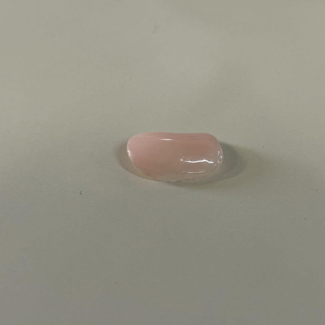 淡いピンク アーモンド型ネイルパーツ