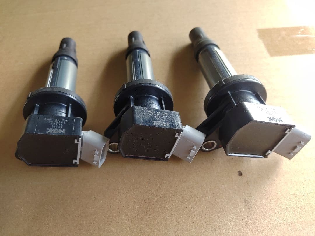 信頼のNGK製ミライース　ハイゼットバンなどイグニッションコイル3個セット新品並