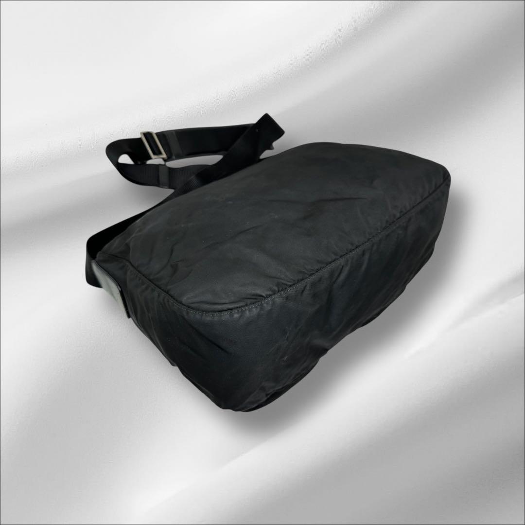 【美品】 PRADA プラダ ショルダーバッグ メッセンジャー ナイロン e34 【美品】 PRADA プラダ ショルダーバッグ メッセンジャー ナイロン e34