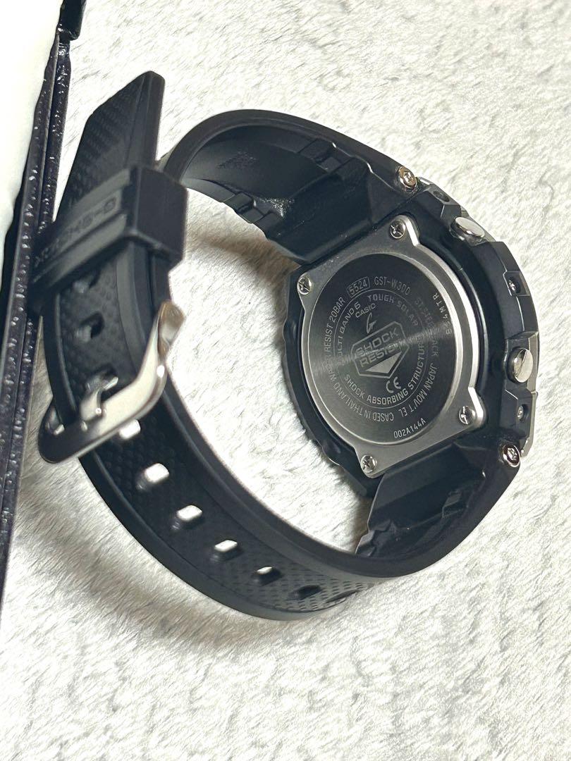 人気モデル　G-SHOCK 『 GST-W300-1AJF 』