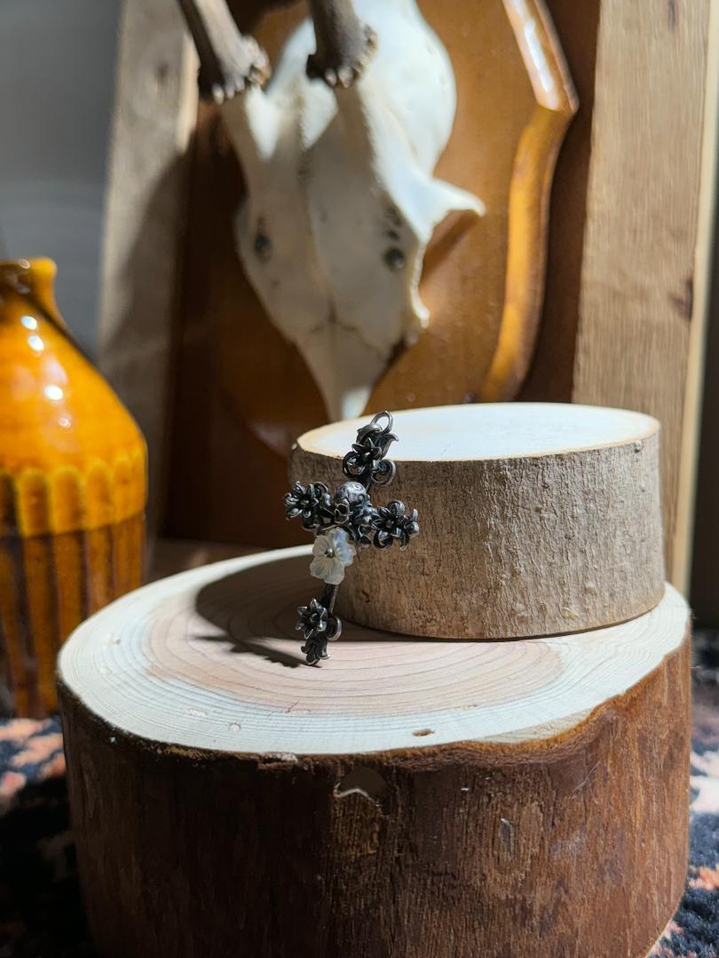 【おまけ付】 クロスとスカルとフラワー シルバーペンダントヘッド アクセサリー