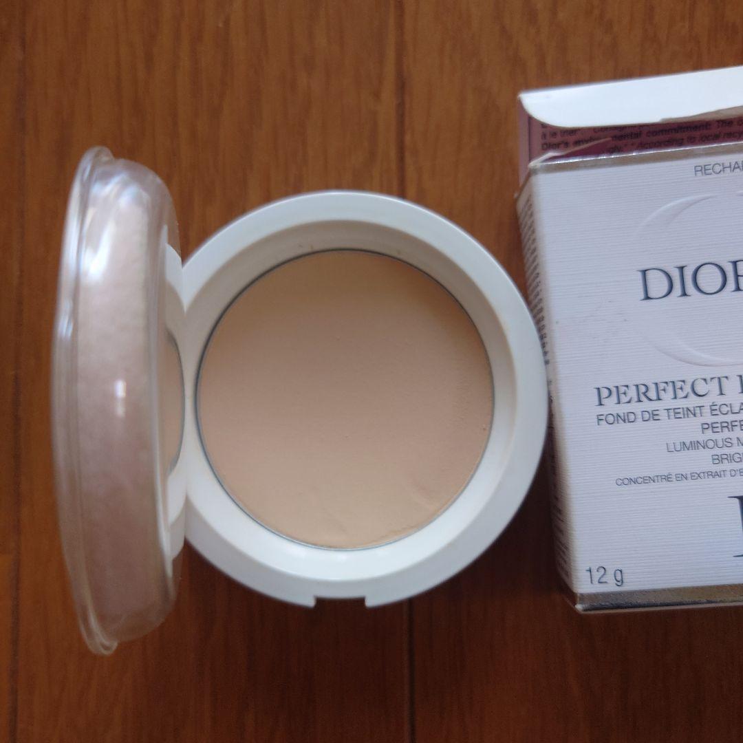Diorスノーパーフェクトライト コンパクトファンデーションリフィル+ケース