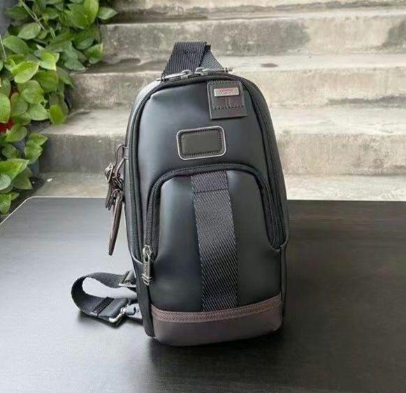 セールTUMIボディバッグ　ブラック 13,140円