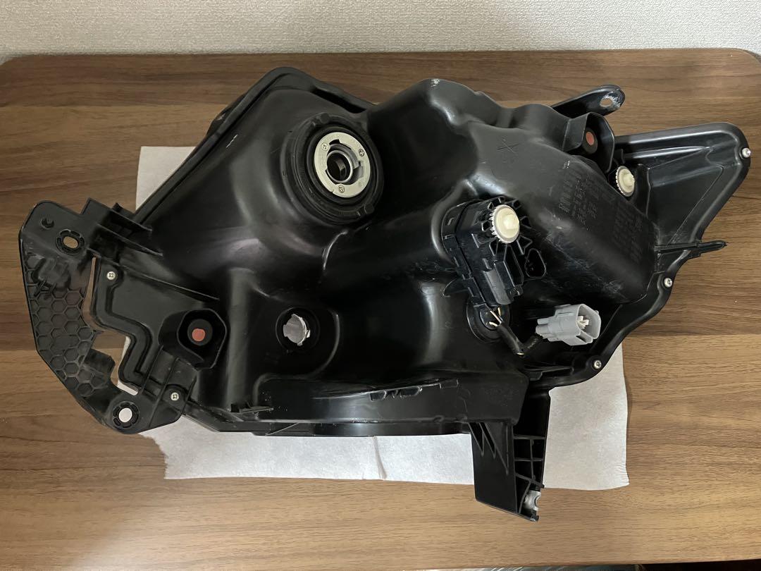 ダイハツ　LA600S タントカスタム　純正LEDヘッドライト 左右セット