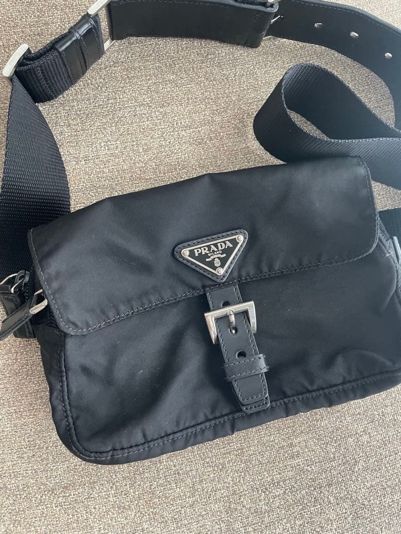PRADA ナイロンショルダーバッグ
