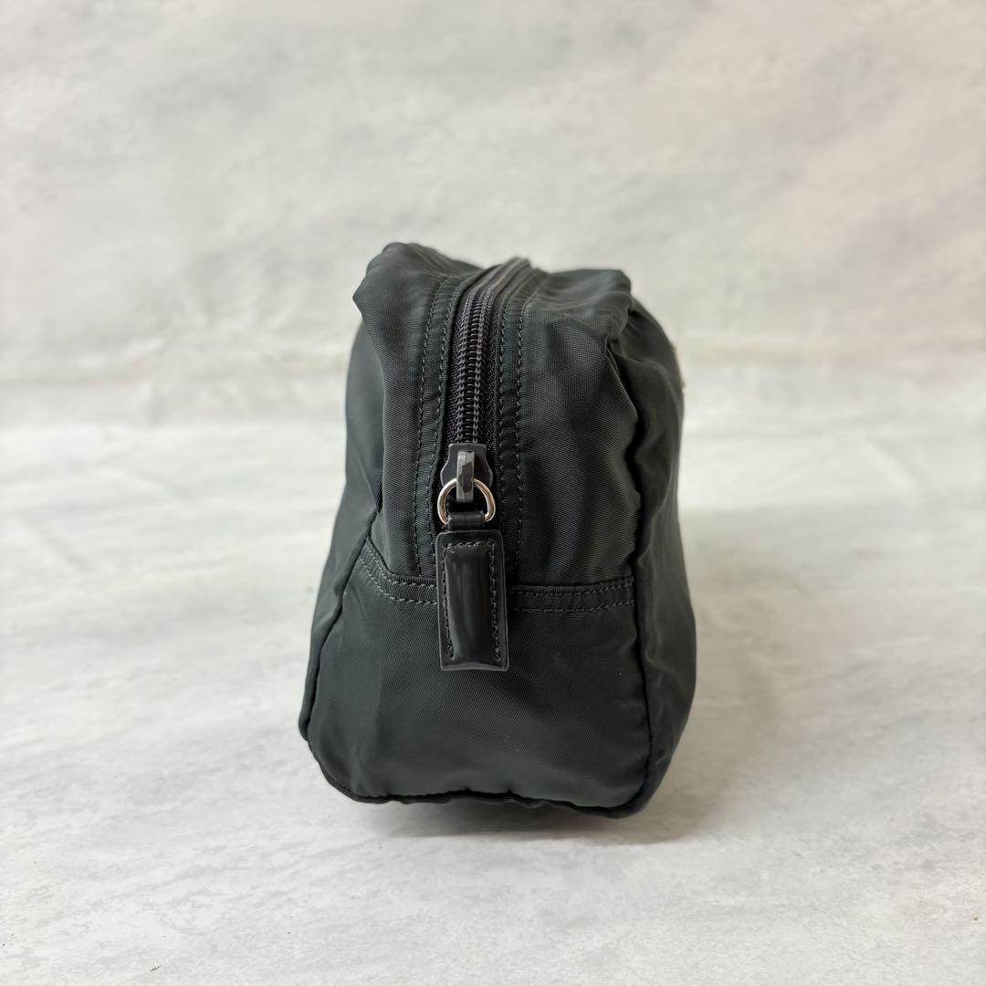 極美品 PRADA プラダ ポーチ 化粧ポーチ 三角ロゴ ナイロン パープル 極美品 PRADA プラダ ポーチ 化粧ポーチ 三角ロゴ ナイロン パープル
