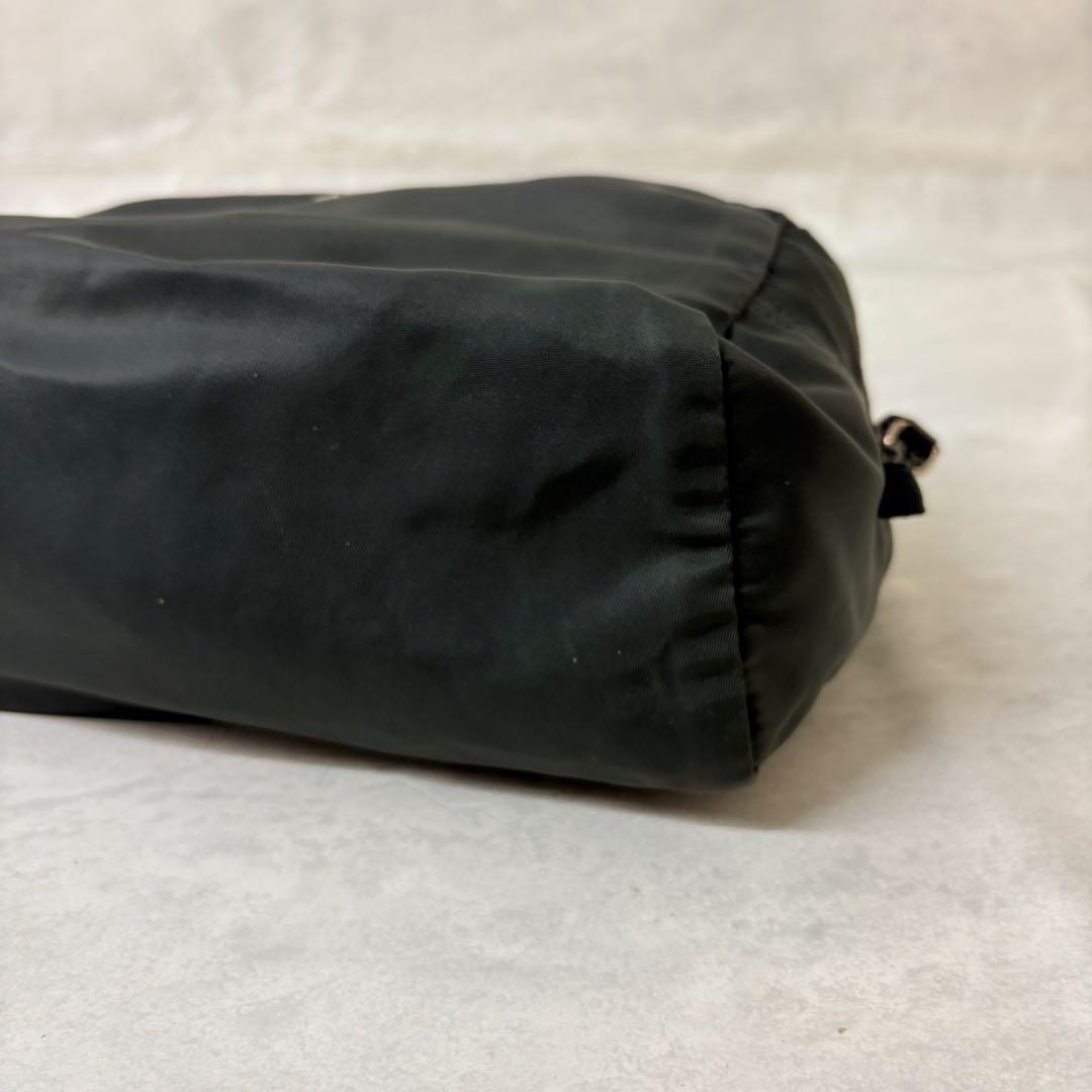 美品 PRADA プラダ 三角ロゴ ナイロン ポーチ チャコールグレー 白タグ有 美品 PRADA プラダ 三角ロゴ ナイロン ポーチ チャコールグレー